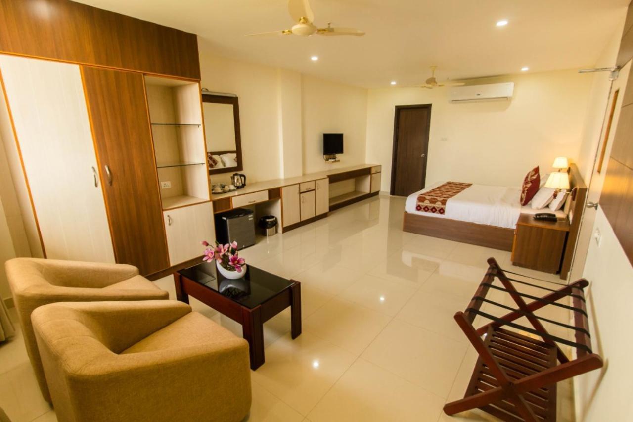 Miracle Residency Hotel Kizhake Chalakudi Exterior photo