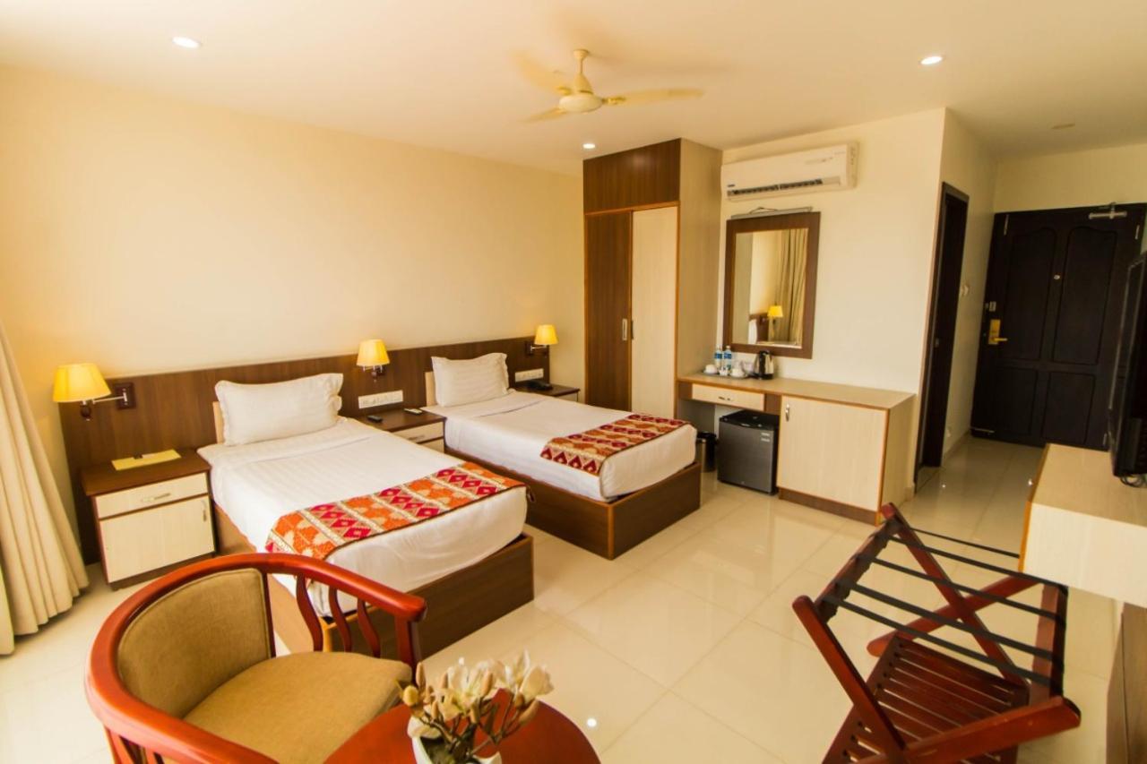 Miracle Residency Hotel Kizhake Chalakudi Exterior photo