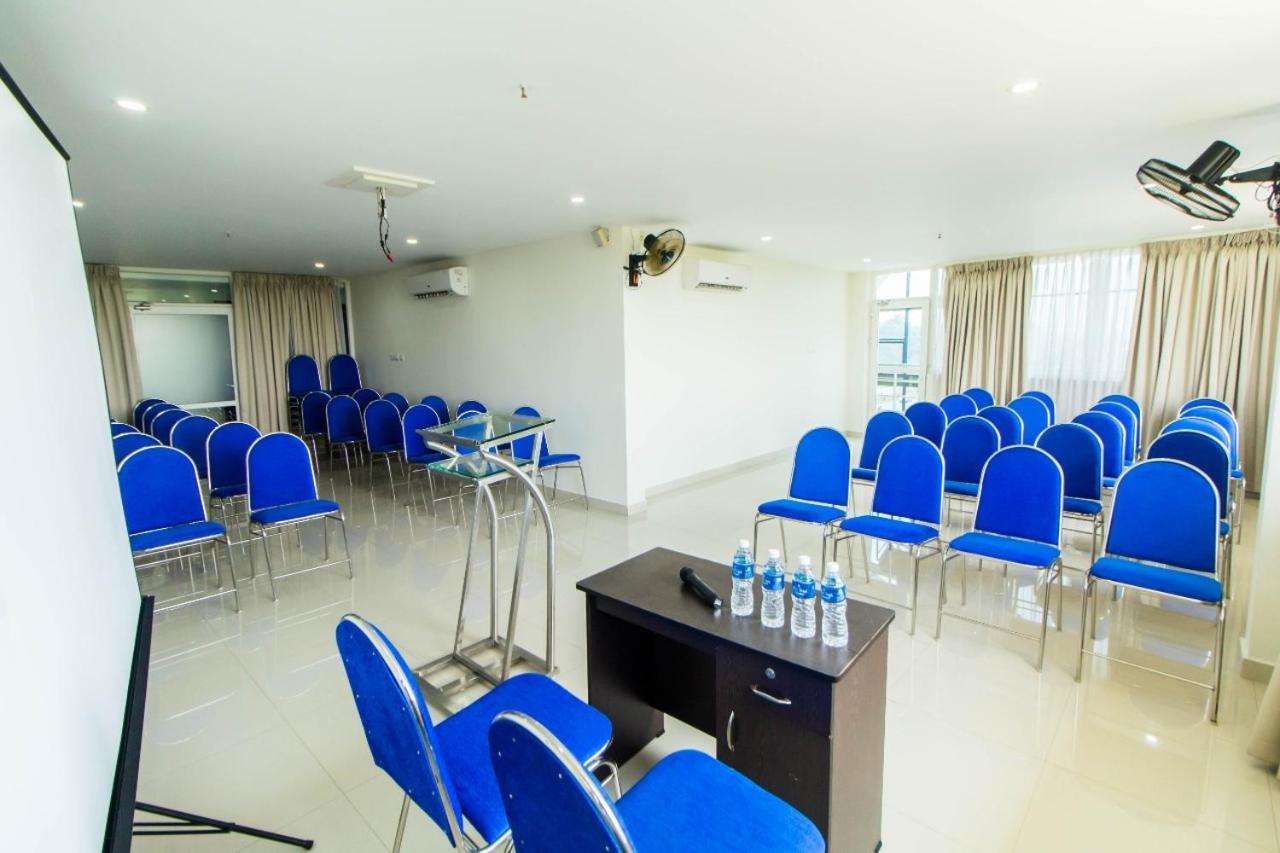 Miracle Residency Hotel Kizhake Chalakudi Exterior photo