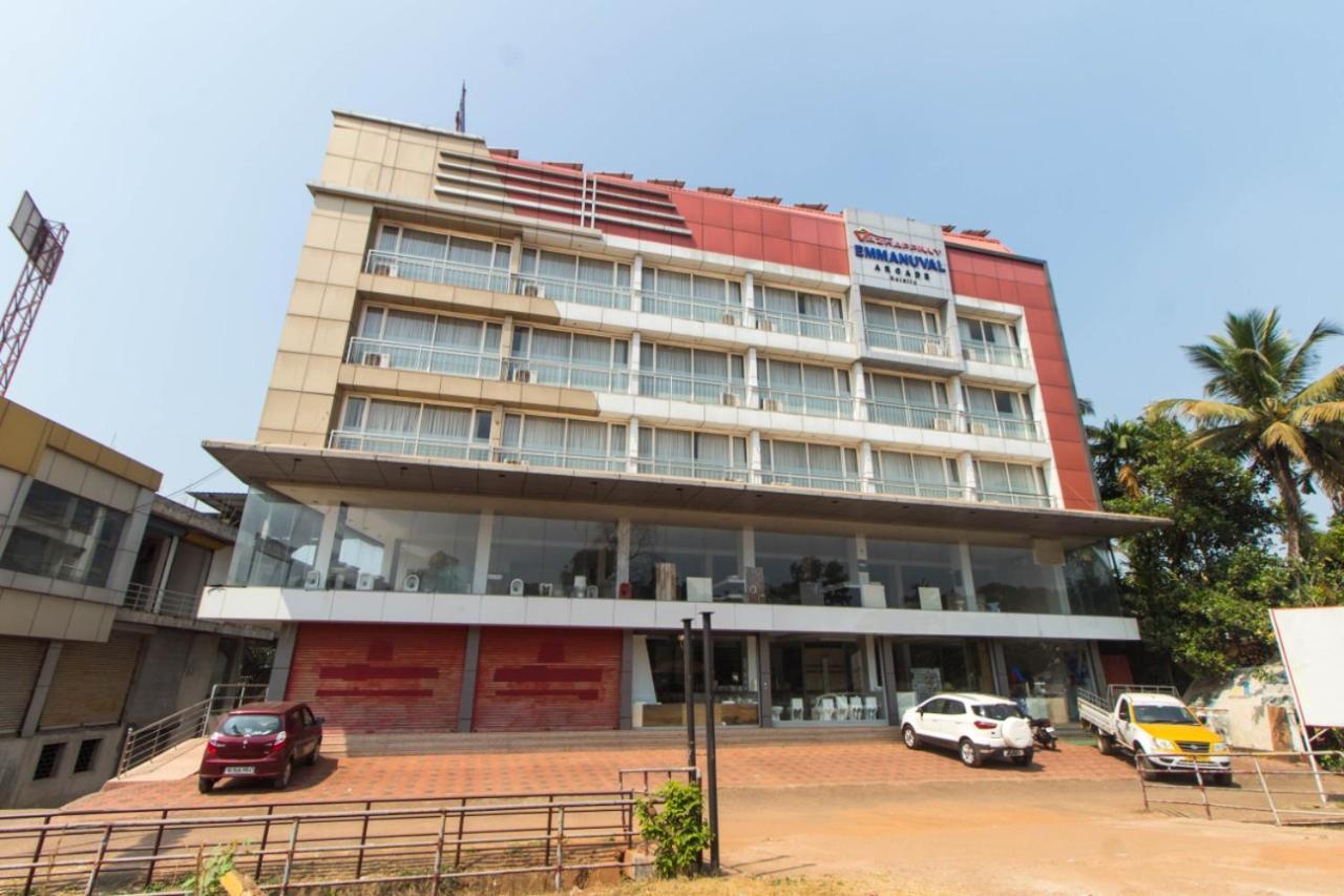 Miracle Residency Hotel Kizhake Chalakudi Exterior photo