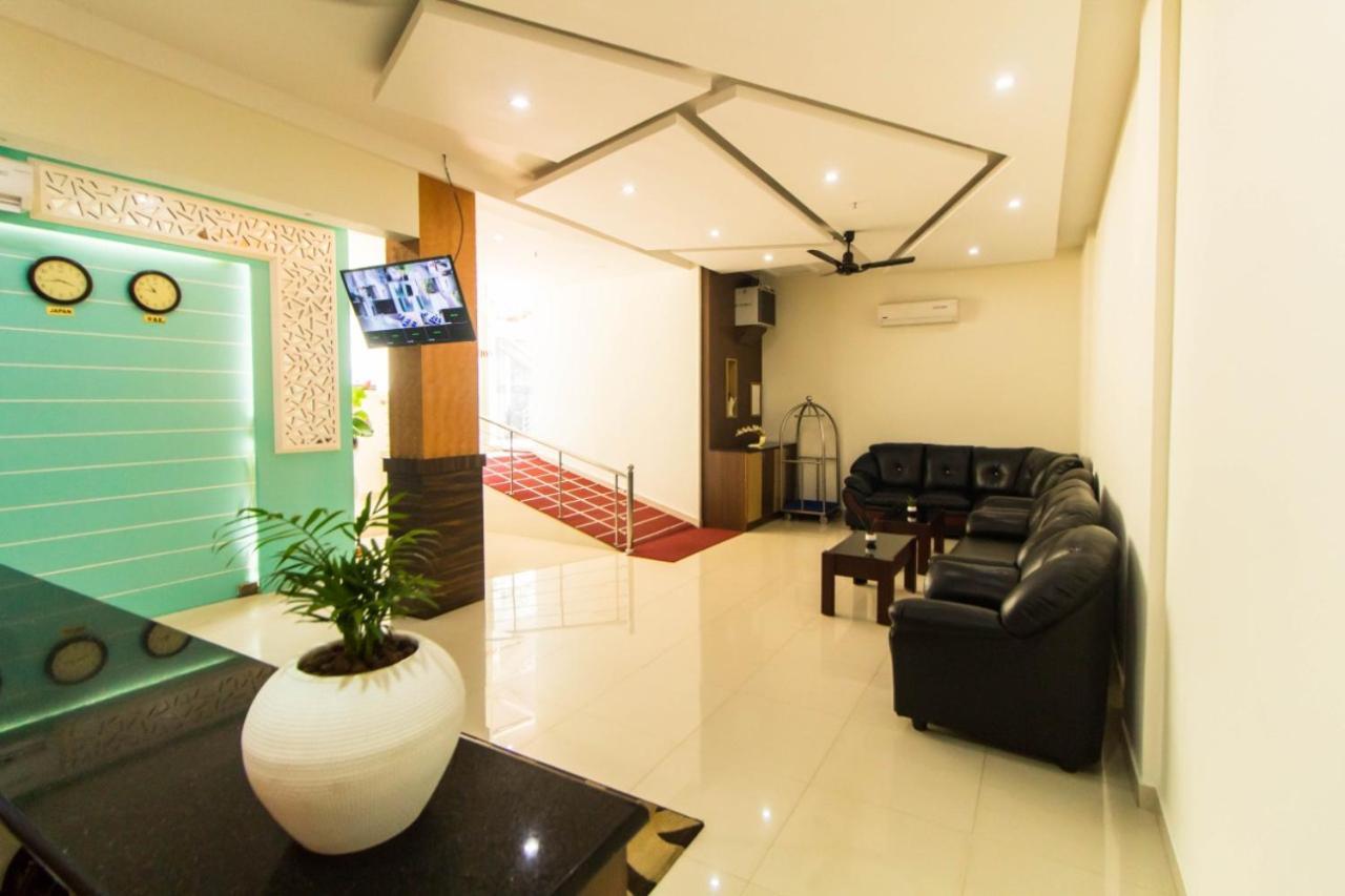 Miracle Residency Hotel Kizhake Chalakudi Exterior photo