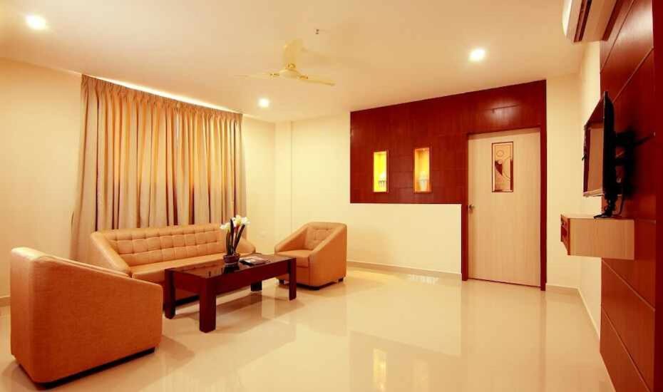 Miracle Residency Hotel Kizhake Chalakudi Exterior photo